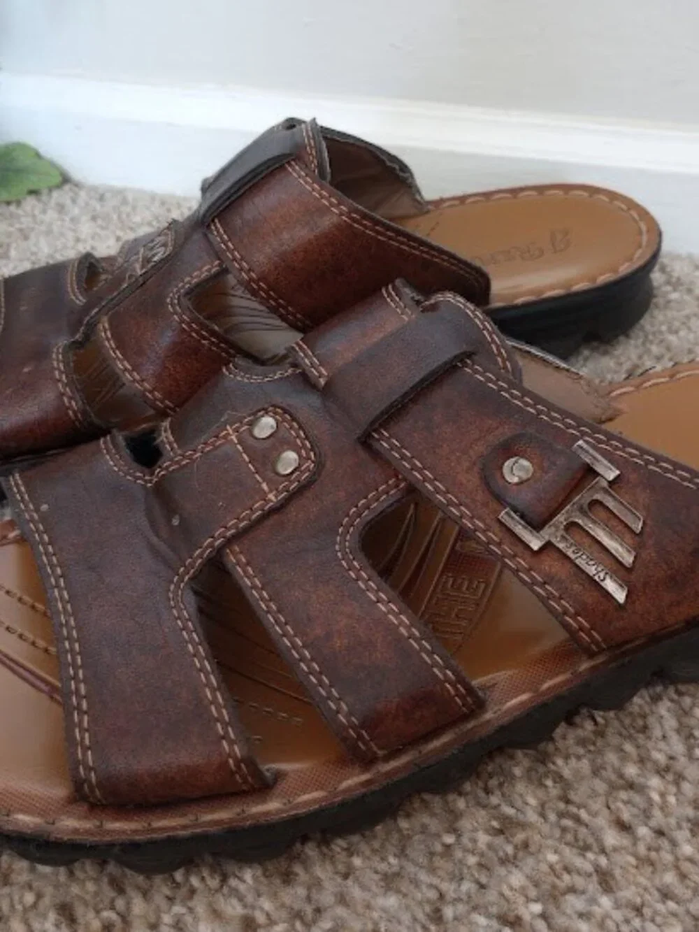 J.Repblic men`s sandals an ohen toe size 11